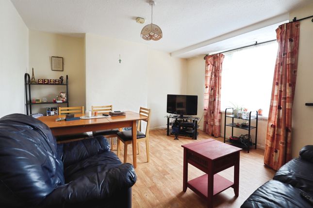65, Laburnum Way, Penarth photo 3