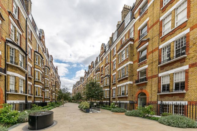 Thumbnail Flat to rent in Walton Street, Sloane Square, London