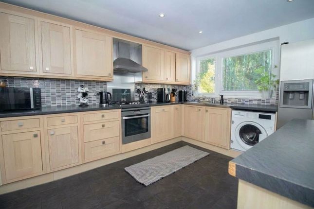 72 By The Wood, Watford photo 4