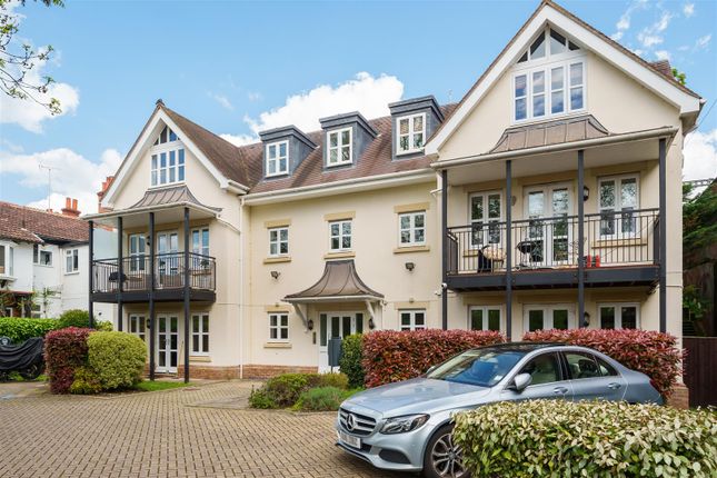 Thumbnail Flat for sale in River Road, Taplow, Maidenhead