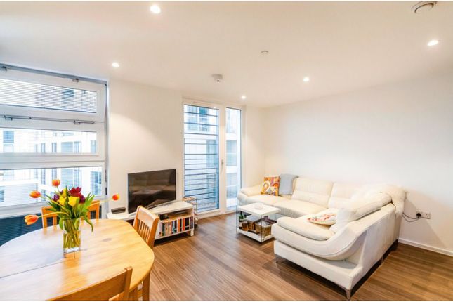 Flat for sale in 16 Buckhold Road, Wandsworth