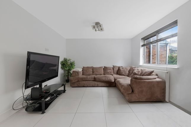 30 Stadium Street, London photo 2