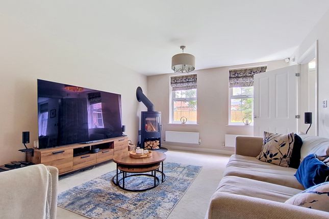 14, Lockgate Rise, Bradford photo 3