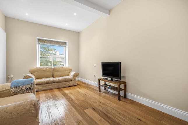 Flat 9, 37, Queens Gardens, London photo 4
