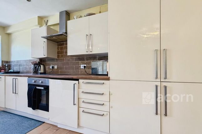 16, East Holme, Erith photo 4