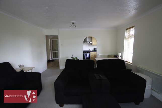 Flat to rent in Woodgrange Court, Rawdon Drive, Hoddesdon