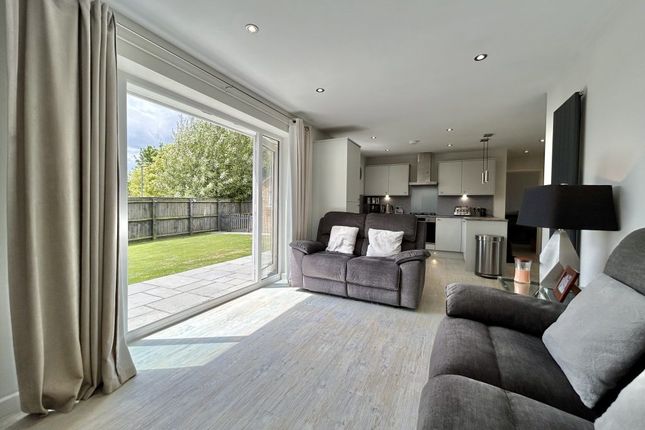 64, Constable Close, Yeovil photo 3