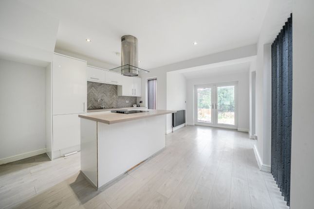 836, Tong Road, West Yorkshire photo 2