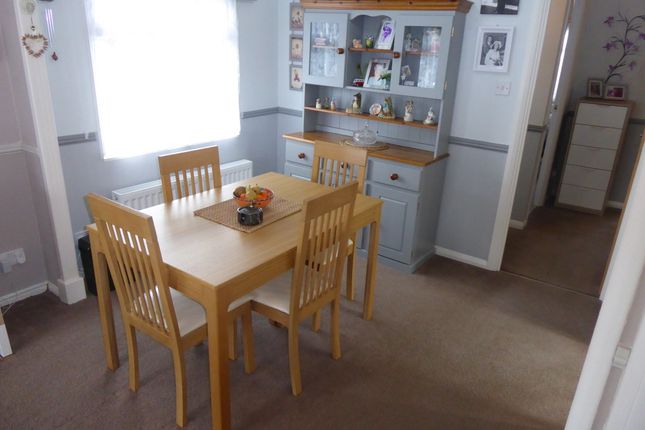36, Warren Park, Portsmouth Road, Thurlsey, Godalming photo 3