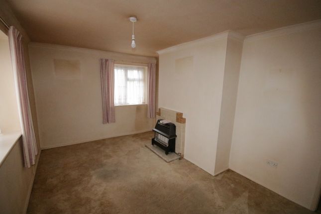 Flat for sale in Bradfield Drive, Barking, Essex