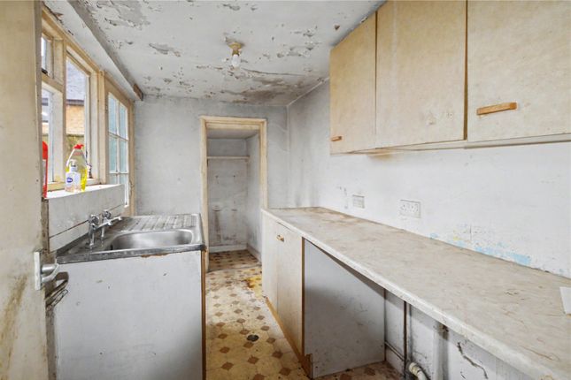 26, Victoria Street, West Yorkshire photo 3