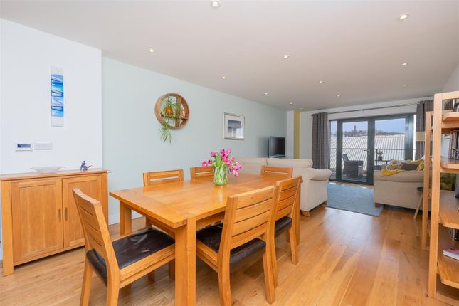 Flat for sale in Wapping Wharf, Bristol