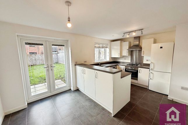 14, Meadow Fold Close, Manchester photo 2