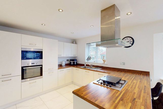 1 Green Mill Close, Bolton photo 3