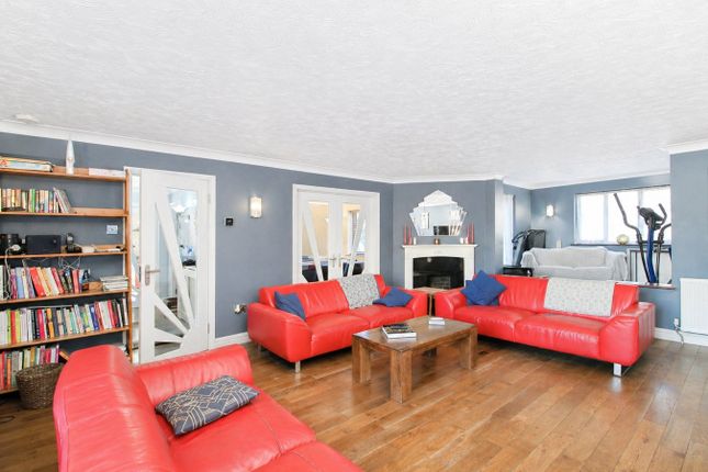 20, Harvest End, Colchester photo 2