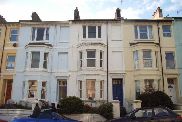 Maisonette to rent in Queens Park Road, Brighton