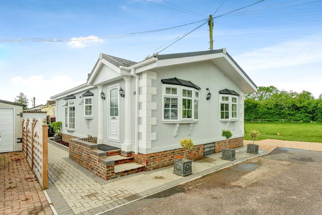 2-bed caravan on 27, Laburnum Court, Horley, £259,000