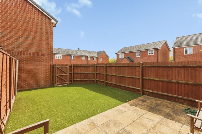 4, Hawthorn Close, Gloucester photo 4