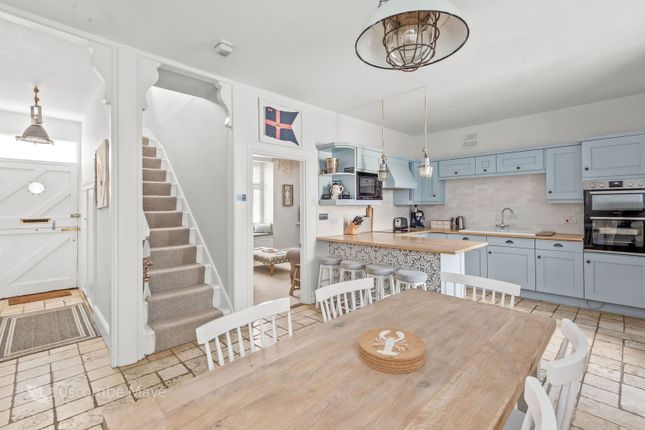 9,Off the Charts, Thorning Street, Salcombe photo 2