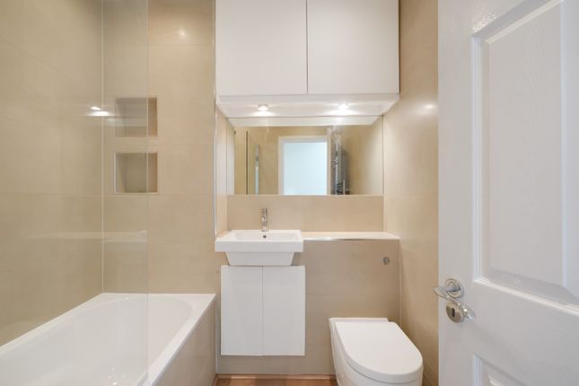 17 Castletown Road, Greater London photo 4