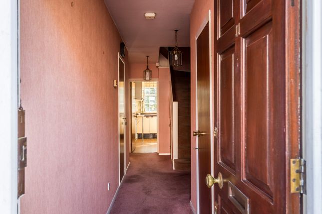 11, Dell Way, London photo 4