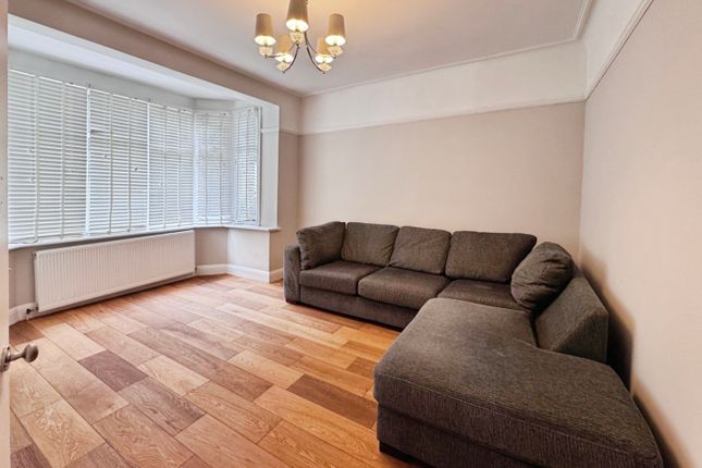 23, Hadleigh Road, Westcliff-On-Sea photo 3