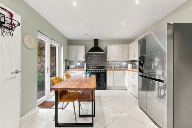 13, Chesterfield Drive, Nottingham photo 2