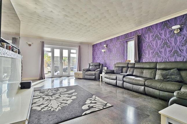 38, Naze Park Road, Walton-on-the-Naze photo 4