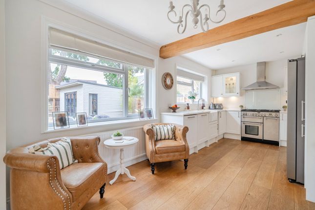 68, Minsterley Avenue, Shepperton photo 4