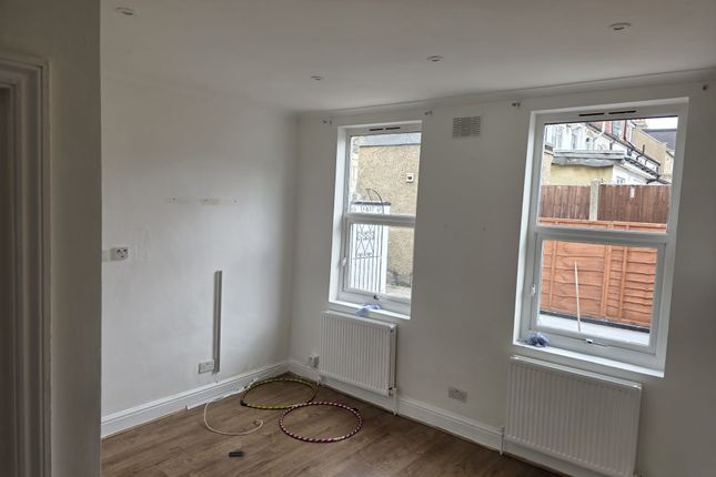 266C, High Road Leyton photo 3