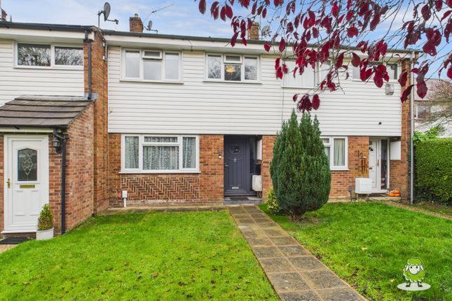 Ewemove Estate Agents Basingstoke - Lea Close - Fr