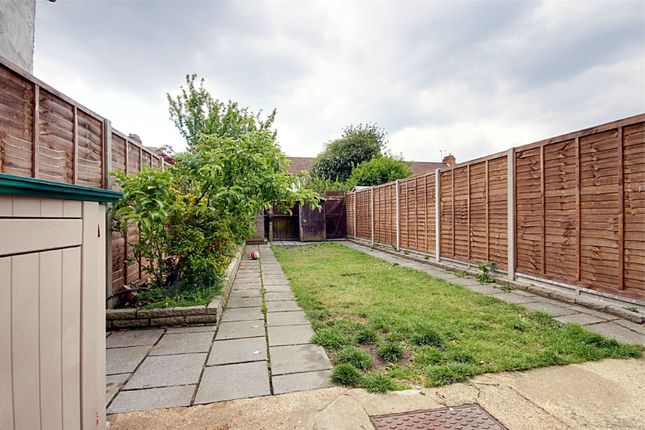 Thumbnail Terraced house to rent in Elmcroft Avenue, London