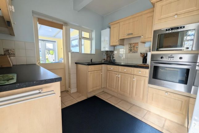 38, Carshalton Avenue, Portsmouth photo 4