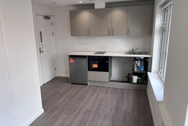Studio flat on 3@168A, High Street, Ruislip, £1,275/mo