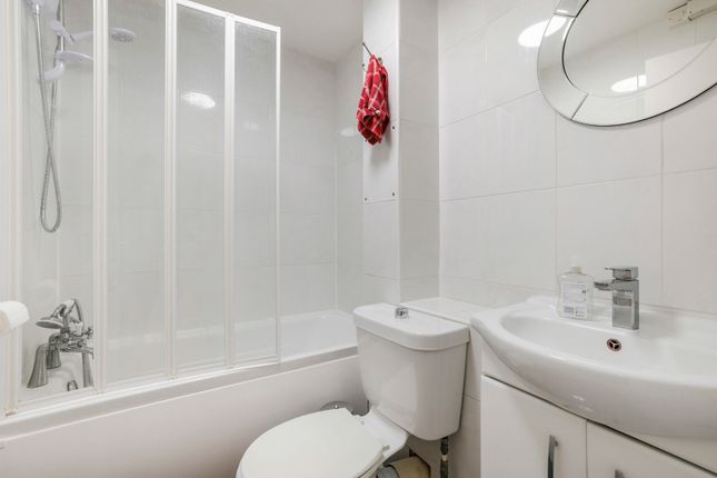 137, Rabournmead Drive, Northolt photo 3