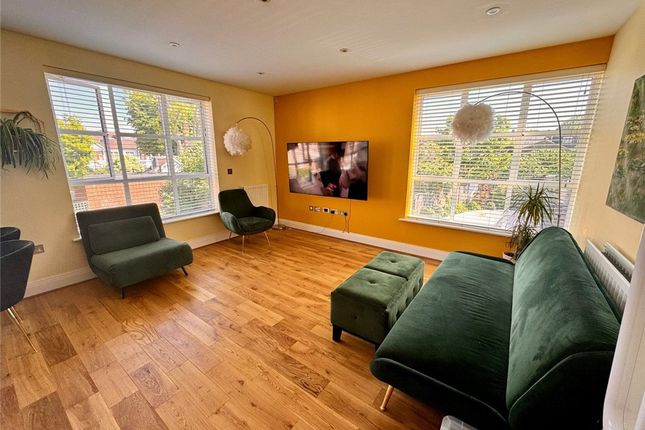 Thumbnail Flat to rent in Castle Row, Horticultural Place, London