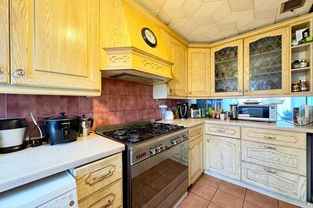 3 Wellington, Field Mead, London photo 2