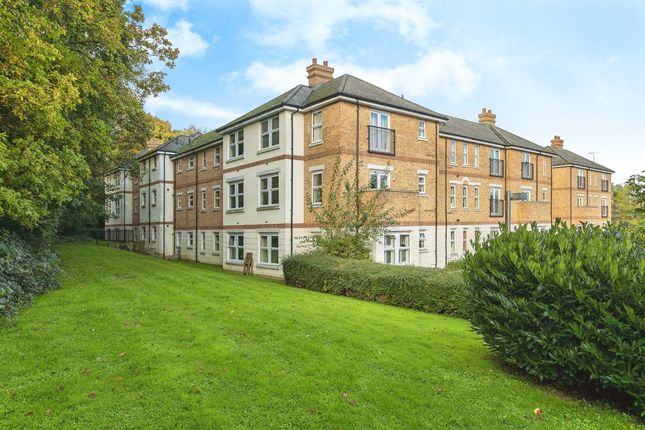 Thumbnail Flat for sale in Adrian Close, Hemel Hempstead