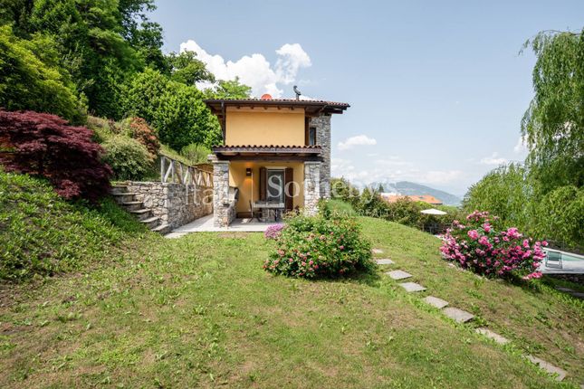 Villa for sale in Via Montrigiasco, Arona, Piemonte