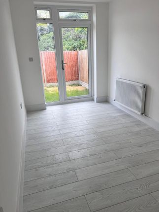 Bullsmoor Lane, Enfield photo 5