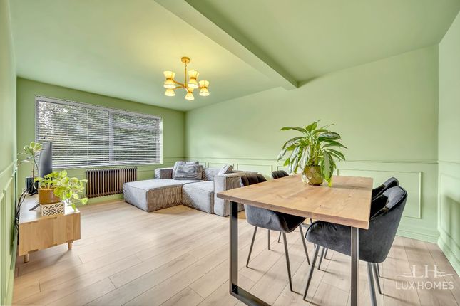 2-bed flat on Flat 27, Becketts Court, Great Warley, Brentwood, £280,000