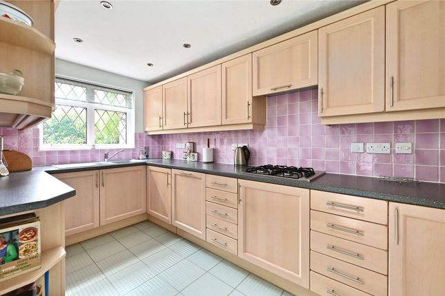 19, Sykes Drive, Surrey photo 4