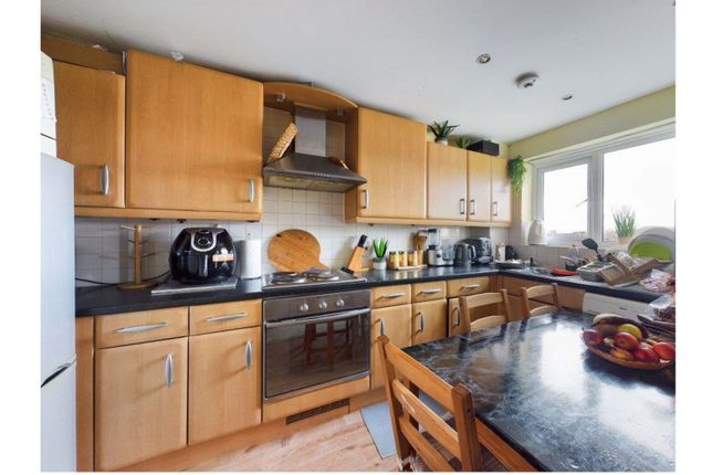 2-bed flat on Flat 7/Clarendon Court, 256 Harrow View, Harrow, £315,000