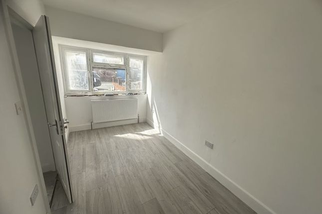 Terraced house to rent in Compton Road, Hayes