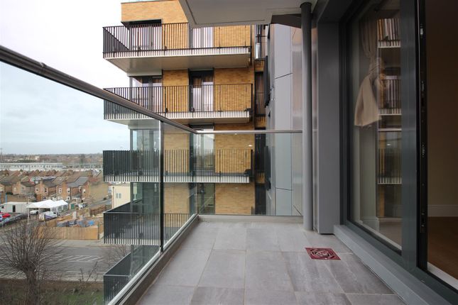 Flat 205, 450 High Road, Ilford photo 4