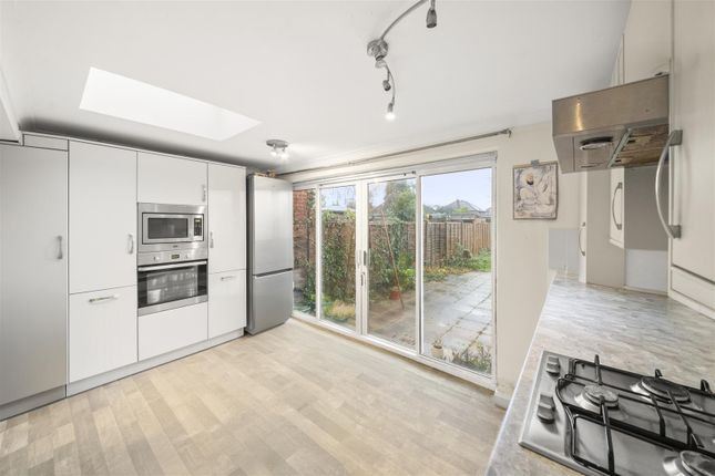 22, Wentworth Crescent, Hayes photo 3