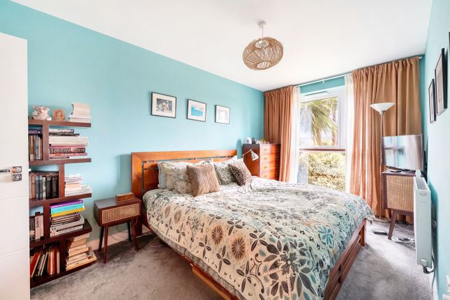 Lambourne House, Flat 68, Apple Yard, London photo 3