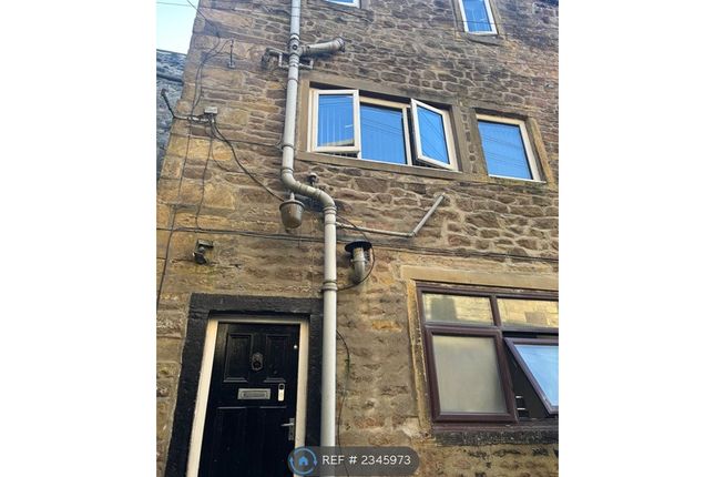 Studio flat on A Dockray St, Colne, £750/mo