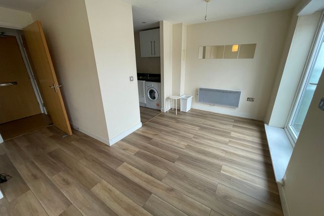 Flat for sale in Lower Canal Walk, Southampton