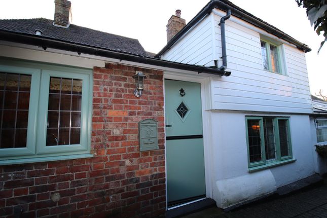 Cottage to rent in Westwell, Ashford